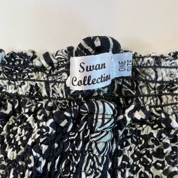 Swan Collection Pom-pom fringe shorts, One Size - Picture 3 of 3